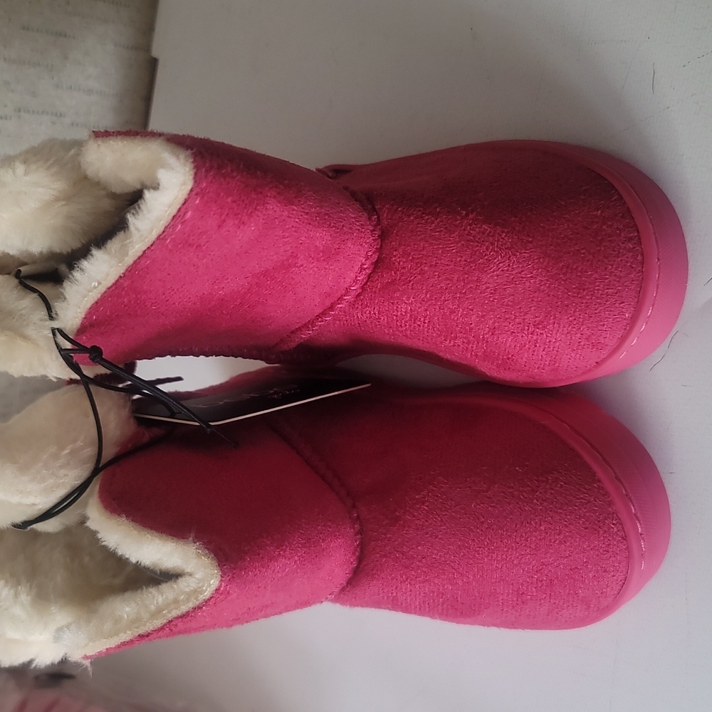 BEBE GIRLS BRIGHT PINK FAUX FUR BOOTS: NWT: TODDLER 8